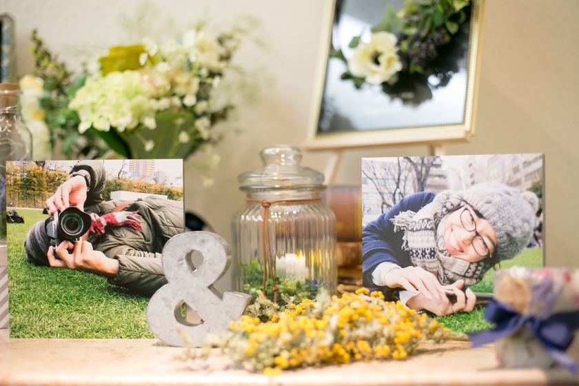 No Clutter Allowed! The Key to Creating a Stylish Welcome Space is to Make Photos the Main Focus.にて紹介している画像