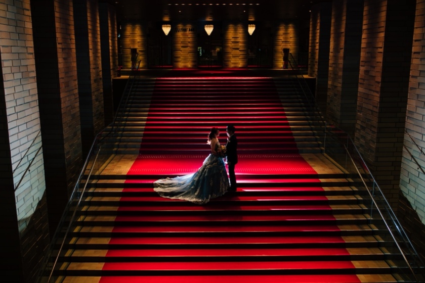 在Instagram上常见的拍摄地点♡气势磅礴的红地毯大阶梯。你知道这是哪里吗？にて紹介している画像