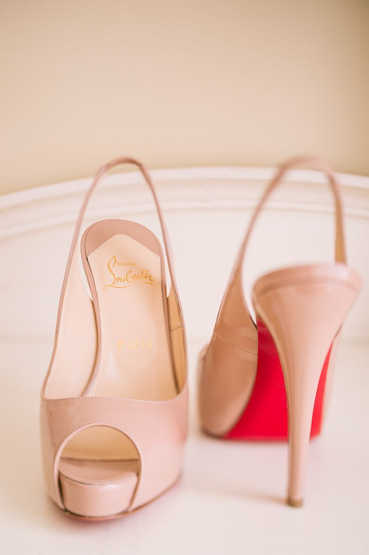 "The Best Shoes of My Life: A Compilation of the Top 5 Wedding Shoe Brands in the World ♥"にて紹介している画像