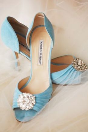 "The Best Shoes of My Life: A Compilation of the Top 5 Wedding Shoe Brands in the World ♥"にて紹介している画像