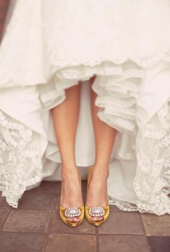 "The Best Shoes of My Life: A Compilation of the Top 5 Wedding Shoe Brands in the World ♥"にて紹介している画像