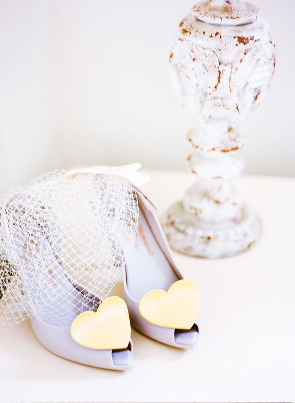 "The Best Shoes of My Life: A Compilation of the Top 5 Wedding Shoe Brands in the World ♥"にて紹介している画像