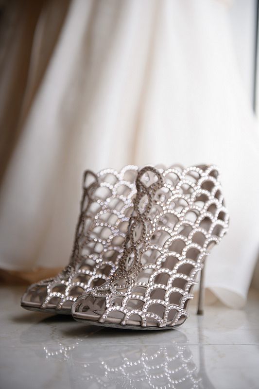 "The Best Shoes of My Life: A Compilation of the Top 5 Wedding Shoe Brands in the World ♥"にて紹介している画像