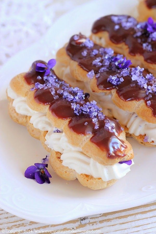 Cute♡ A Collection of Adorable Eclair Imagesにて紹介している画像