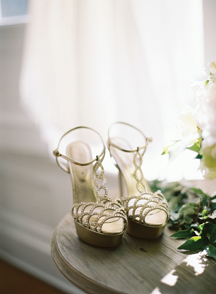 "The Best Shoes of My Life: A Compilation of the Top 5 Wedding Shoe Brands in the World ♥"にて紹介している画像