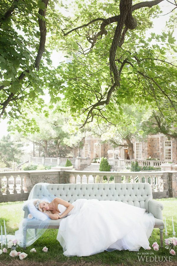 "Becoming Princess Aurora from 'Sleeping Beauty' ♡ A Delightfully Charming Disney Wedding!!"にて紹介している画像