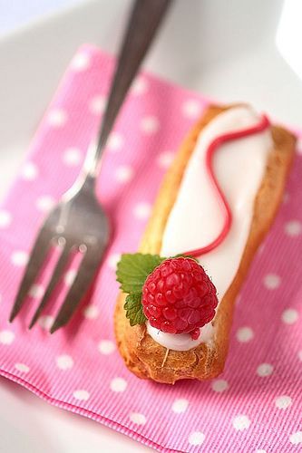 Cute♡ A Collection of Adorable Eclair Imagesにて紹介している画像