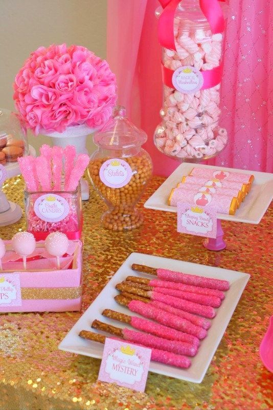 "Becoming Princess Aurora from 'Sleeping Beauty' ♡ A Delightfully Charming Disney Wedding!!"にて紹介している画像