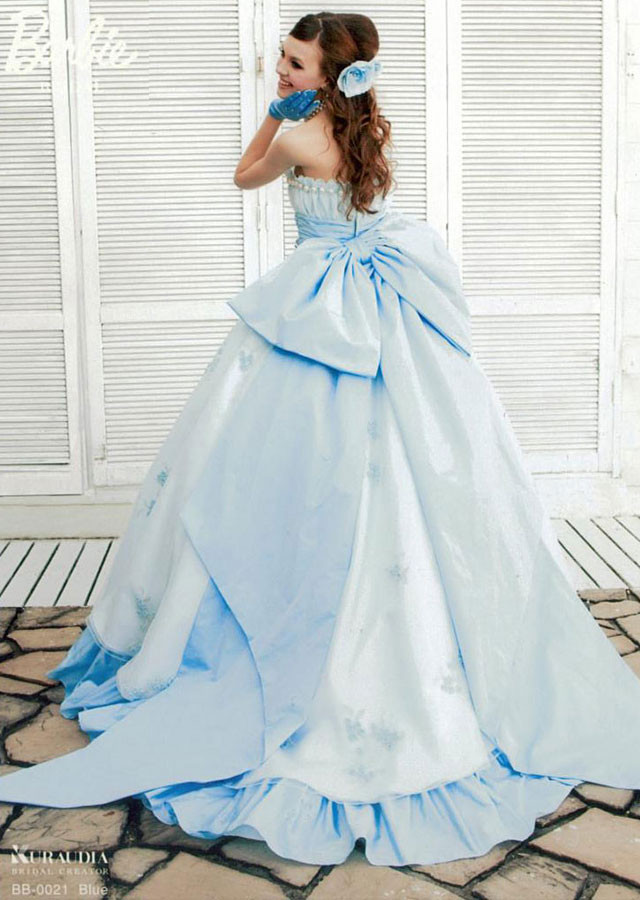 "Just Like a Barbie Doll: The Adorable 'Barbie BRIDAL' That Will Turn You into a Princess!"にて紹介している画像