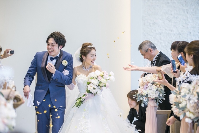 No More Panda Eyes! 4 Tips to Prevent Makeup From Smudging When You Cry at Your Weddingにて紹介している画像