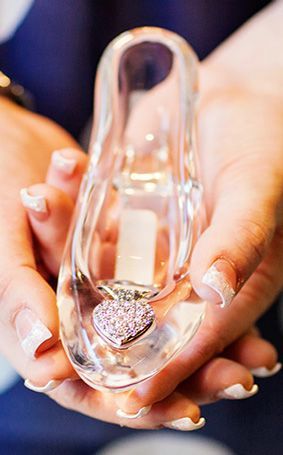 A Collection of Enchanting Cinderella-Themed Wedding Ideas♡にて紹介している画像