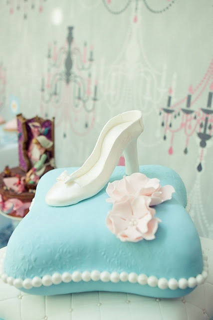 A Collection of Enchanting Cinderella-Themed Wedding Ideas♡にて紹介している画像