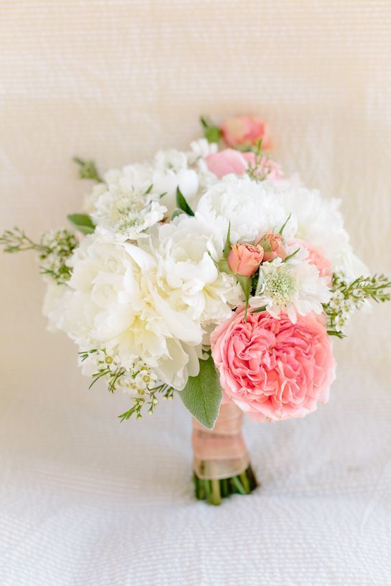 Smile Blooming with Full Blossoms: Spring-Colored Bouquets Recommended by Double Flower!にて紹介している画像