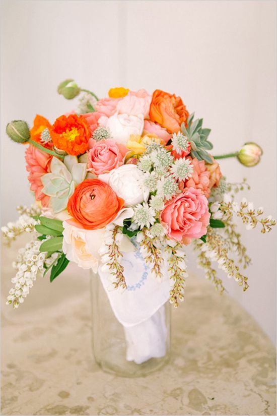 Smile Blooming with Full Blossoms: Spring-Colored Bouquets Recommended by Double Flower!にて紹介している画像