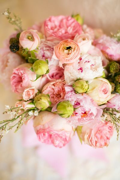 Smile Blooming with Full Blossoms: Spring-Colored Bouquets Recommended by Double Flower!にて紹介している画像