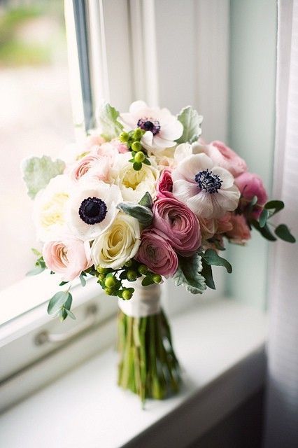 Smile Blooming with Full Blossoms: Spring-Colored Bouquets Recommended by Double Flower!にて紹介している画像