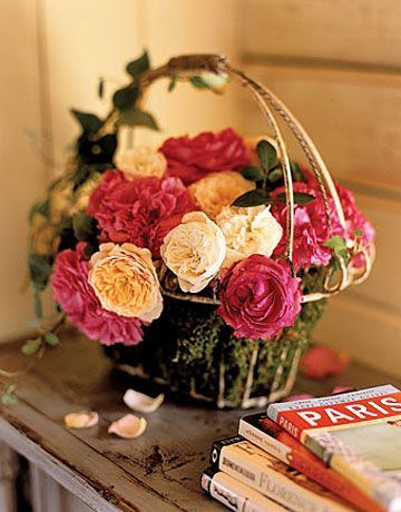 Smile Blooming with Full Blossoms: Spring-Colored Bouquets Recommended by Double Flower!にて紹介している画像