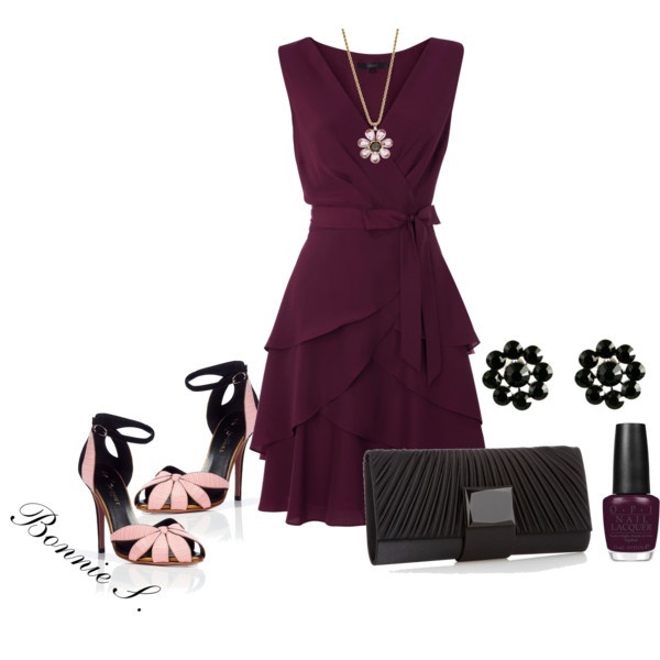 2015 Trend Color: Incorporate the Latest Fashion with a 'Marsala' Invitation Dress!にて紹介している画像