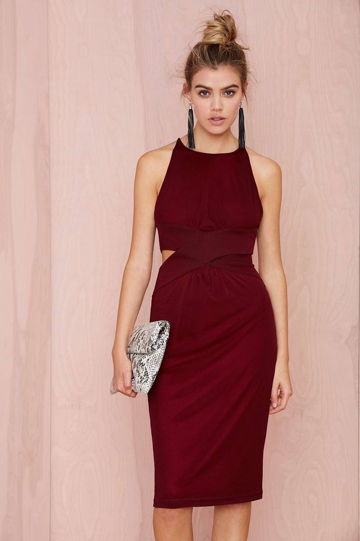 2015 Trend Color: Incorporate the Latest Fashion with a 'Marsala' Invitation Dress!にて紹介している画像