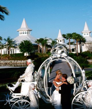 A Collection of Enchanting Cinderella-Themed Wedding Ideas♡にて紹介している画像