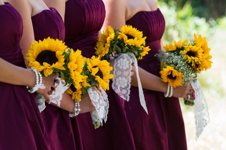 2015 Trend Color: Incorporate the Latest Fashion with a 'Marsala' Invitation Dress!にて紹介している画像