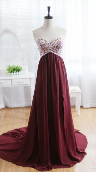 2015 Trend Color: Incorporate the Latest Fashion with a 'Marsala' Invitation Dress!にて紹介している画像