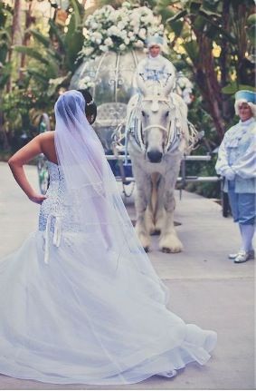 A Collection of Enchanting Cinderella-Themed Wedding Ideas♡にて紹介している画像