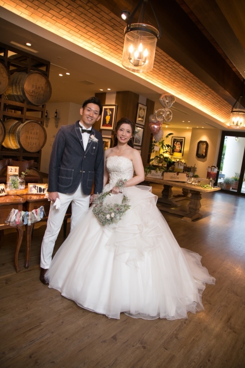 ＼劇的変化♡／先輩花嫁さんの〔ウェディングドレス➡カラードレスへのお色直し写真〕が参考になる＊にて紹介している画像