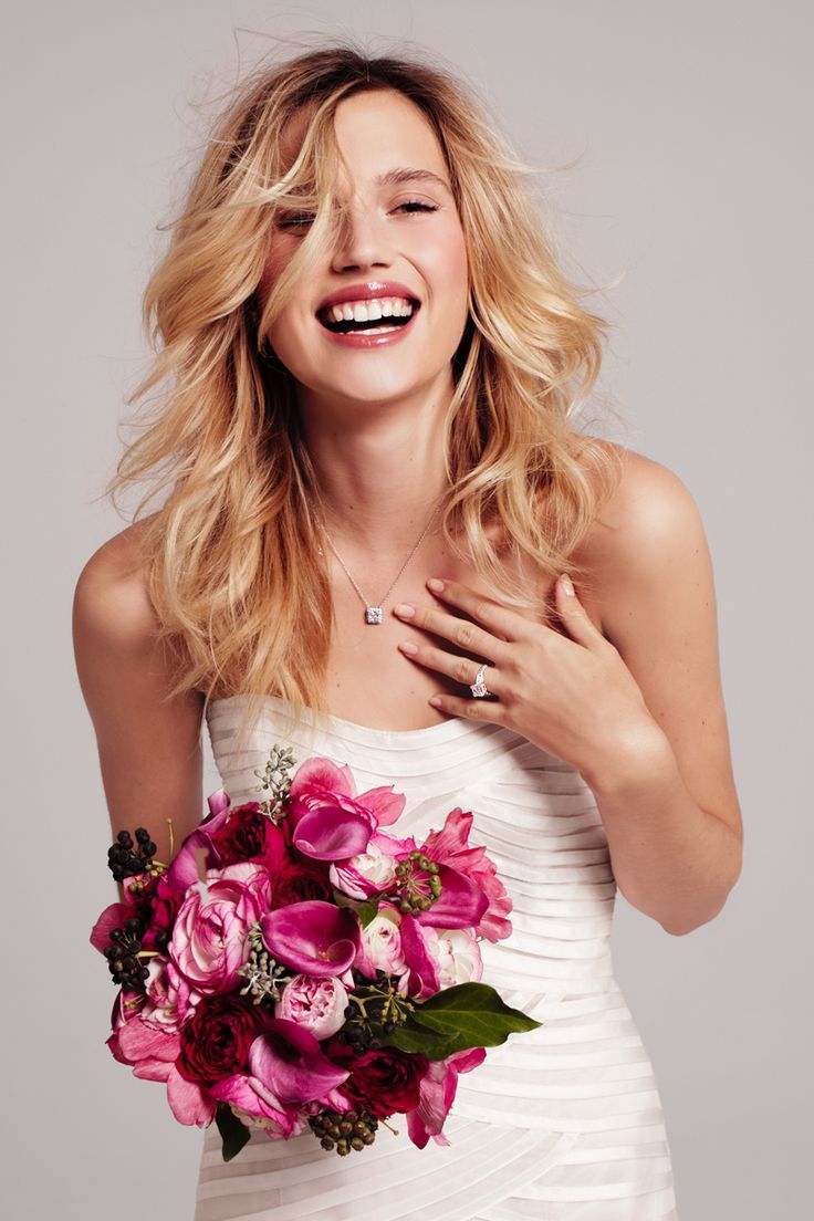 Smile Blooming with Full Blossoms: Spring-Colored Bouquets Recommended by Double Flower!にて紹介している画像