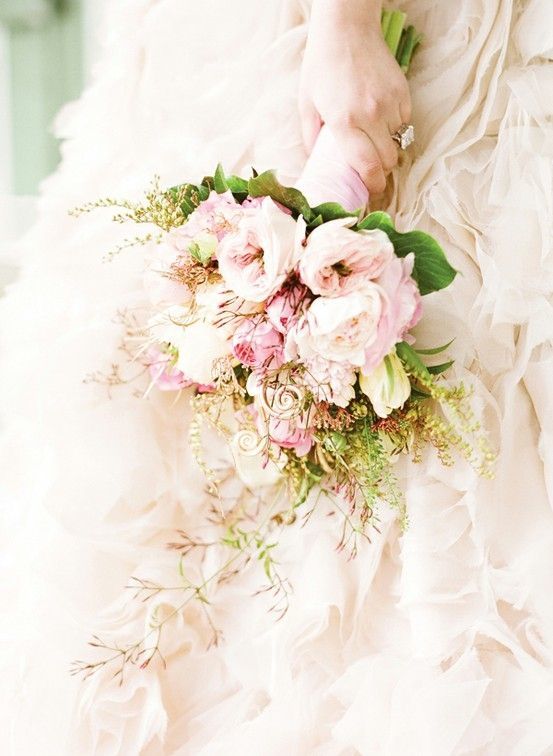 Smile Blooming with Full Blossoms: Spring-Colored Bouquets Recommended by Double Flower!にて紹介している画像