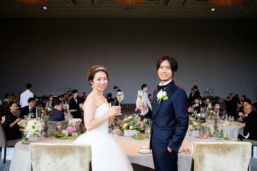 指示書に追加♡会場の雰囲気がよく分かる『振り向き乾杯ショット』を撮らないと披露宴は始まらない！！にて紹介している画像