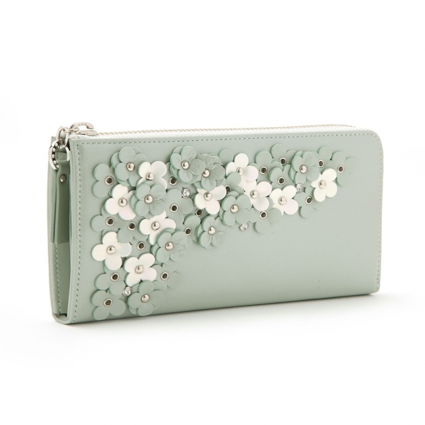 お花が可愛い＊アンテプリマのドレスを着て、エレガントで可憐な花嫁になる♡にて紹介している画像