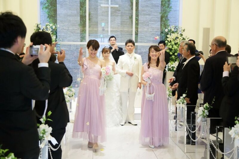 せっかくお揃いのドレスを着たのにもったいない！ブライズメイドに目立ってもらえる演出10選にて紹介している画像