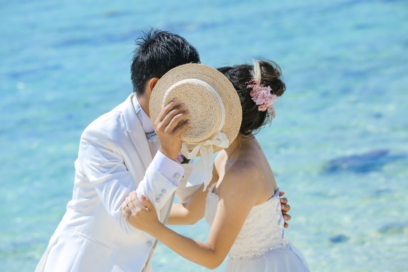 太陽の光に負けないっ♡前撮りや屋外でのウェディングで必須の『日焼けから肌を守る可愛い花嫁小物』特集＊にて紹介している画像