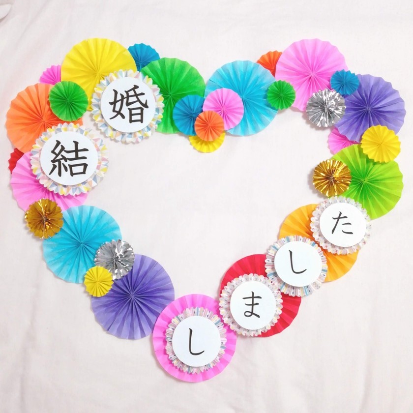 Basic Bride DIY: How to Create a Japanese-style Garland Base with Paper Fans ♩にて紹介している画像