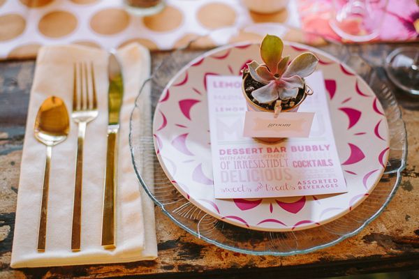 Collected Images Featuring Beautiful Transparent Glass Platesにて紹介している画像