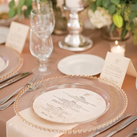 Collected Images Featuring Beautiful Transparent Glass Platesにて紹介している画像