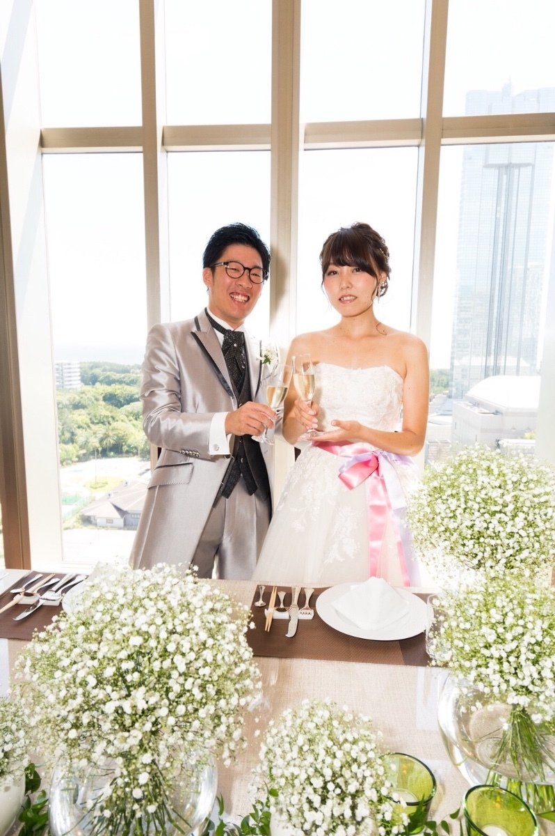 ＼劇的変化♡／先輩花嫁さんの〔ウェディングドレス➡カラードレスへのお色直し写真〕が参考になる＊にて紹介している画像