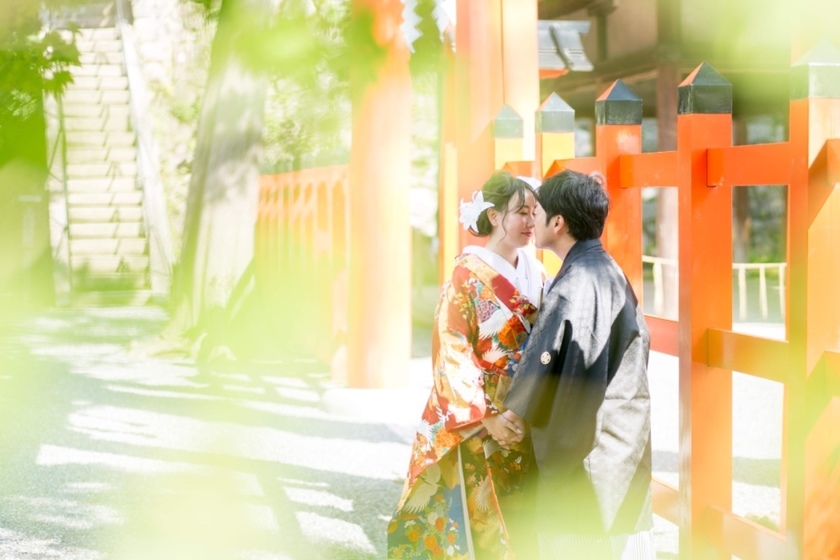 【21ショット】神社での撮影でカメラマンさんにお願いしたいウェディングフォト【総まとめ】にて紹介している画像