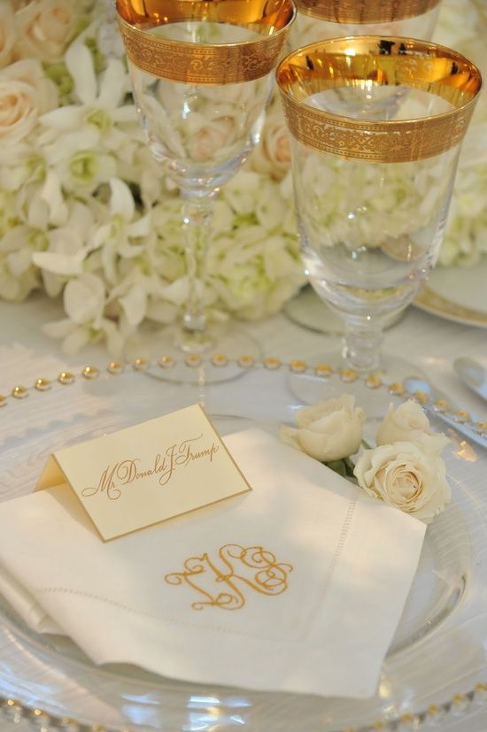 Collected Images Featuring Beautiful Transparent Glass Platesにて紹介している画像