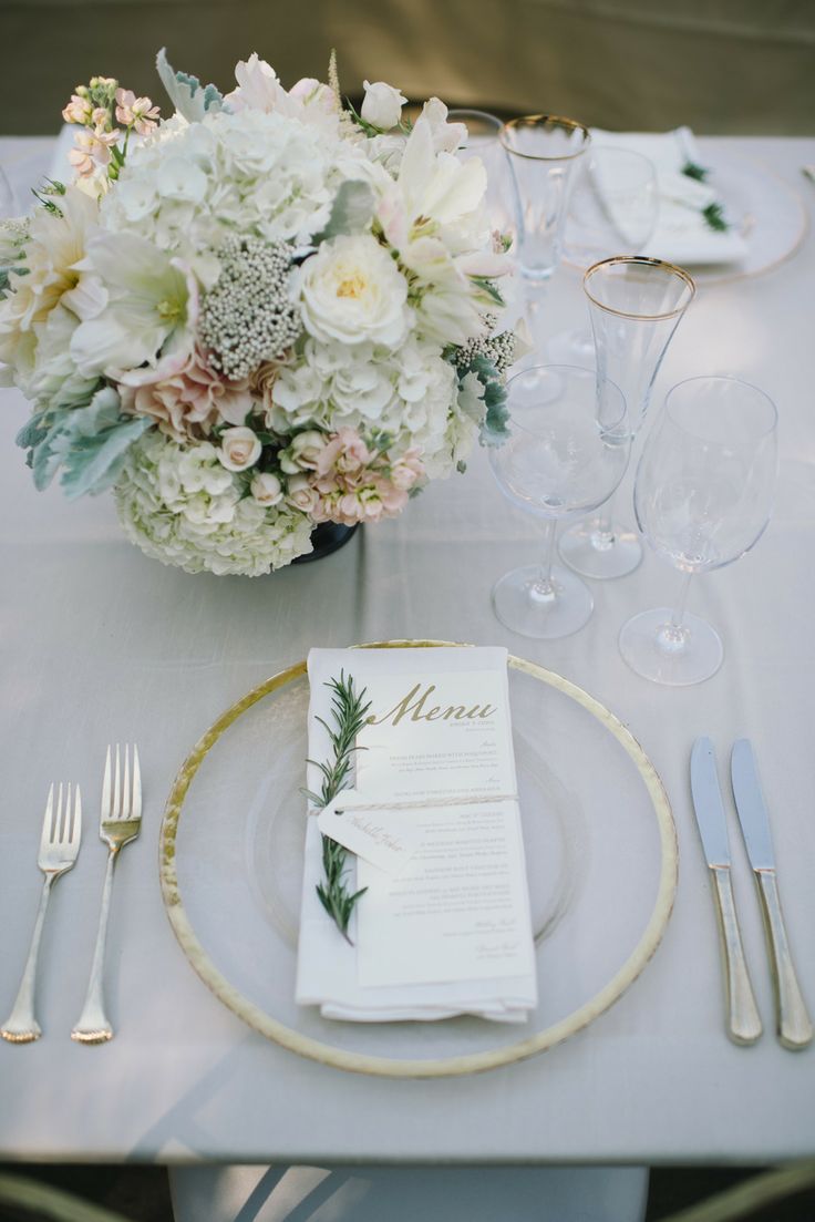 Collected Images Featuring Beautiful Transparent Glass Platesにて紹介している画像