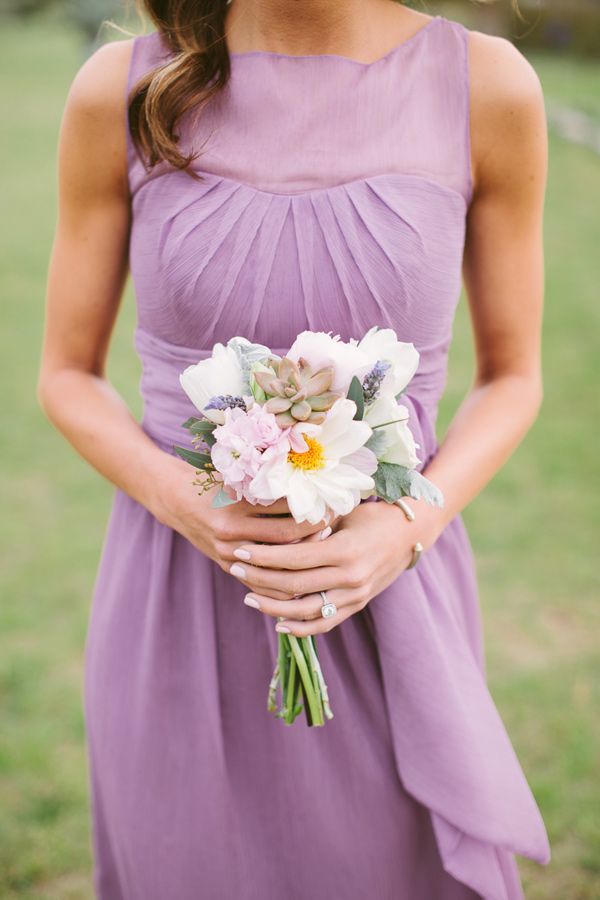 Elegant and Delicate ♡ Add a Touch of Glamour to the Venue with a Lavender Invitation Dress!*にて紹介している画像