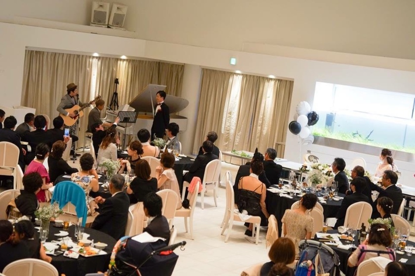 "Perfect Your Wedding Invitation Etiquette Before Attending: A Comprehensive Review of Surprisingly Unclear Wedding Guest Manners"にて紹介している画像