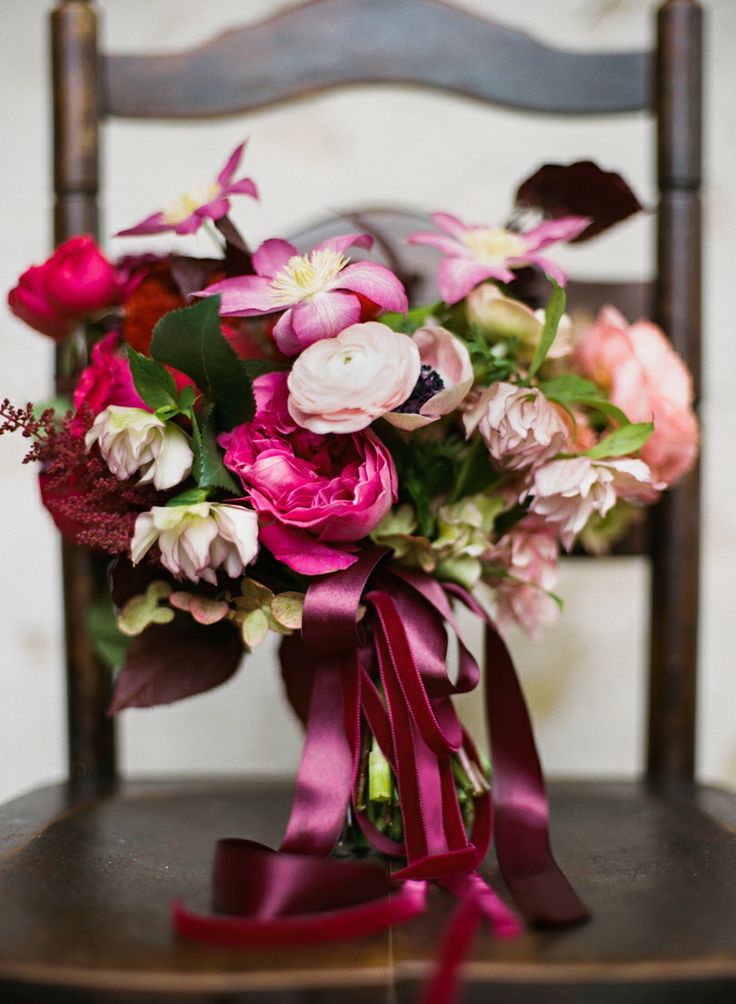 シックなボルドーカラーにどきっ♡見とれちゃう美しいイメージをあつめましたにて紹介している画像