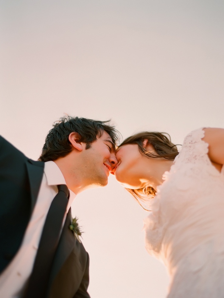 "Captivatingly Romantic: Let's Capture Your Kiss Photo Together ♡"にて紹介している画像