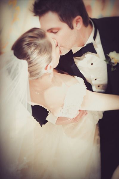 "Captivatingly Romantic: Let's Capture Your Kiss Photo Together ♡"にて紹介している画像