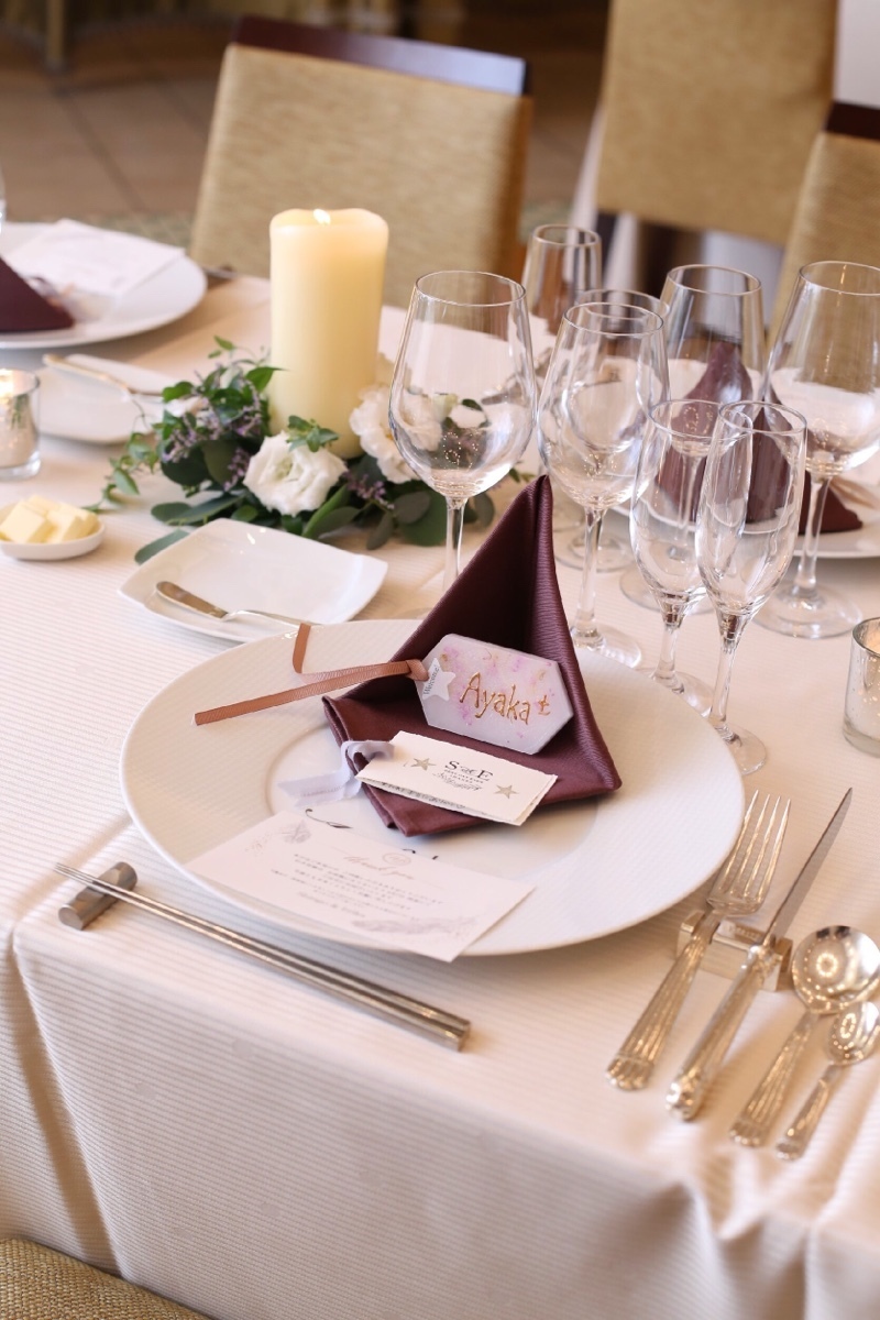 こんなの見たことない！インスタグラムで見つけた先輩花嫁さんの、珍しい席札デザインに感動♡にて紹介している画像