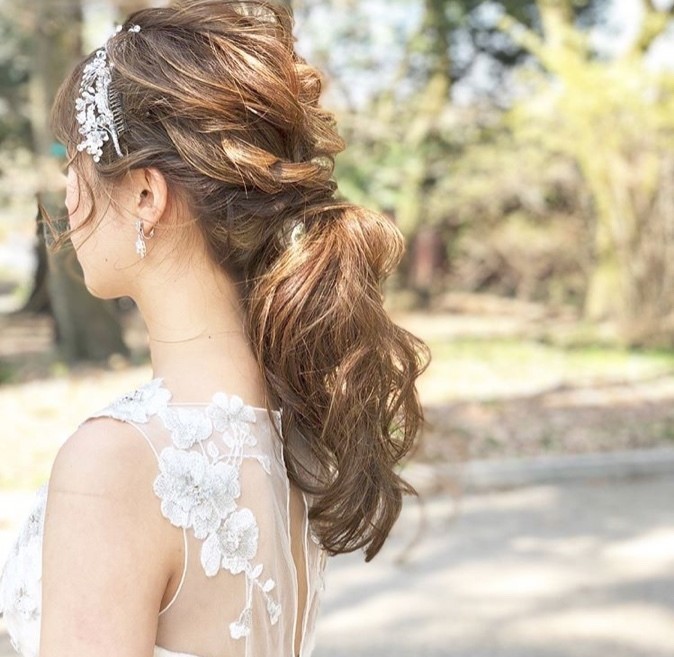 대량의 인스타 게시물에서 marry가 선택한! 이번 주 발견한 멋진 【#브라이덜헤어】 특집 20선 vol.10にて紹介している画像