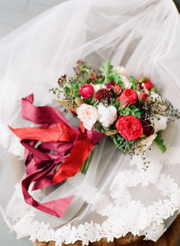 シックなボルドーカラーにどきっ♡見とれちゃう美しいイメージをあつめましたにて紹介している画像