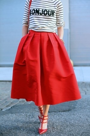 Red × Midi Length Coordination: A Collection of Adorably Retro Images♡にて紹介している画像
